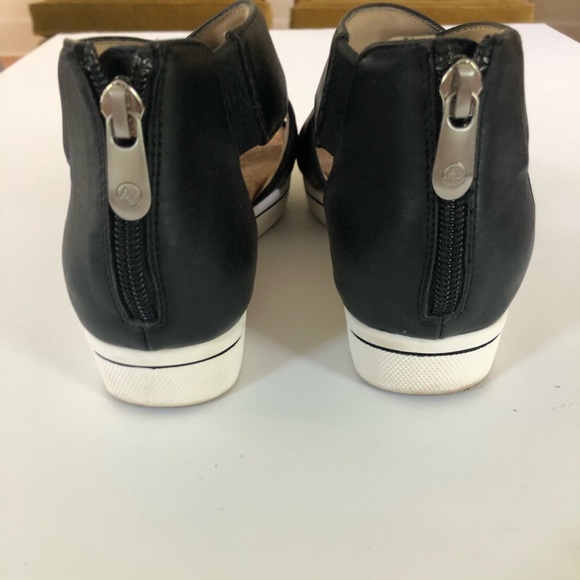 Adrienne Vittadini Sport Sandals - Picture 7 of 7